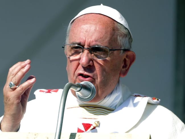 El papa condena el &quot;insensato y brutal&quot; atentado de Guiza y llama a la paz