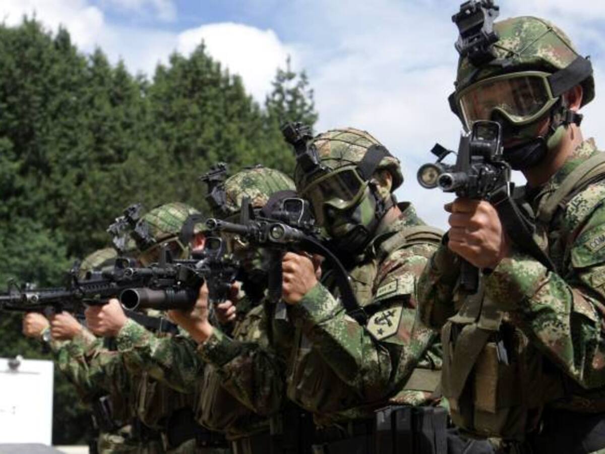 300 hombres de las fuerzas especiales frenarán desplazamiento en Antioquia