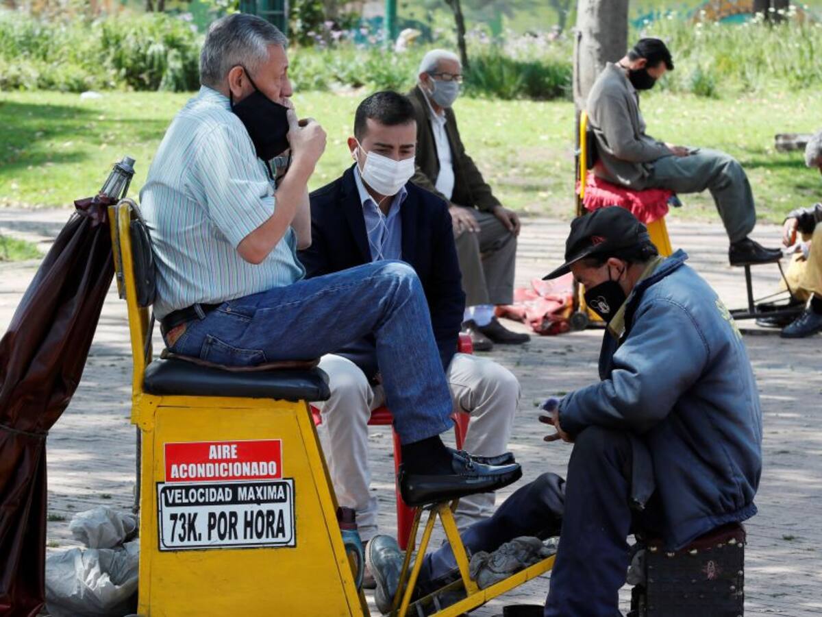 Científicos dicen hay evidencia abrumadora de transmisión de COVID por aire