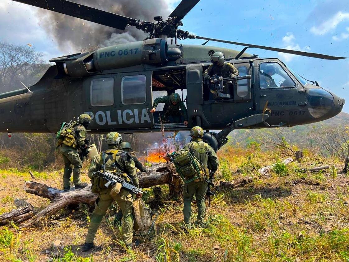 Policías en Norosí, sur de Bolívar. // Cortesía