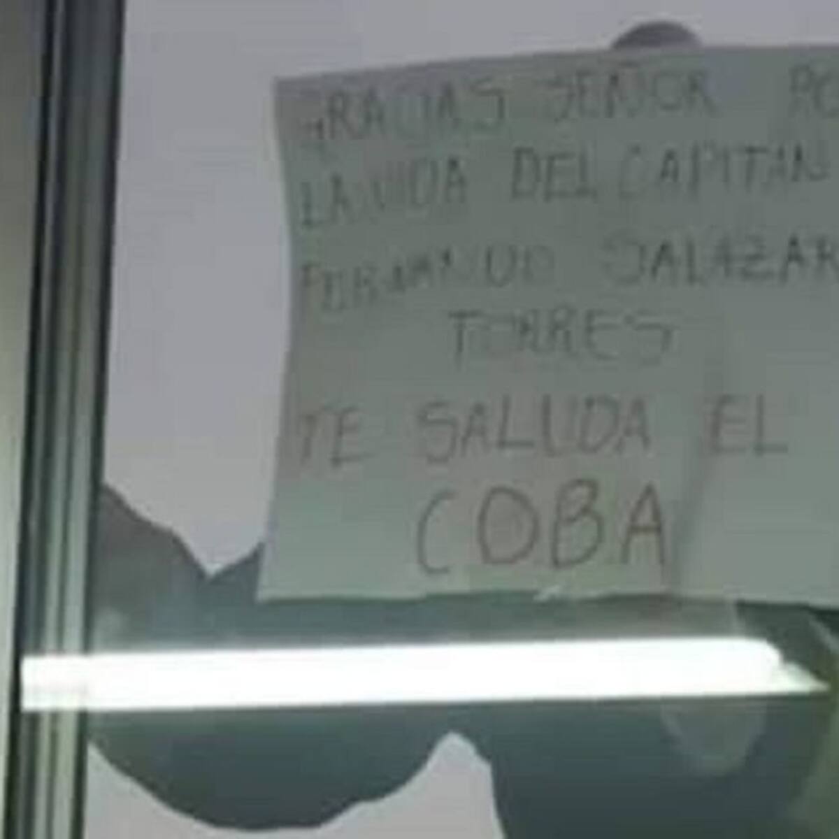 Bomberos reconocen a médicos que atienden a su compañero con COVID-19