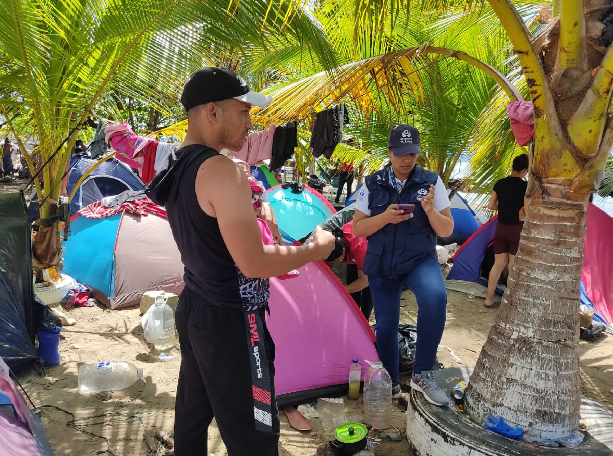 Migrantes represados en las playas de Necoclí, Antioquia. (Imagen referencial). Foto: Defensoría del Pueblo.