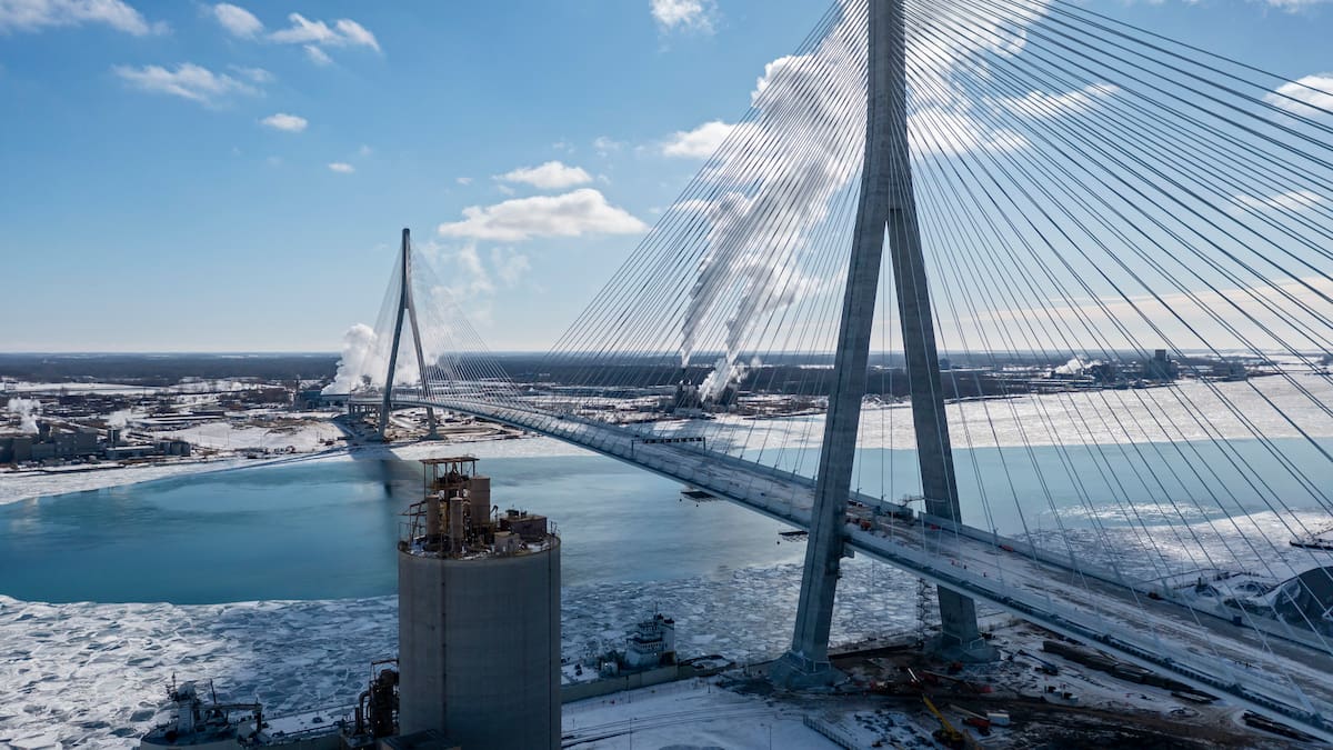 Comienza a funcionar puente entre Canadá y Estados Unidos en medio de tensiones comerciales
