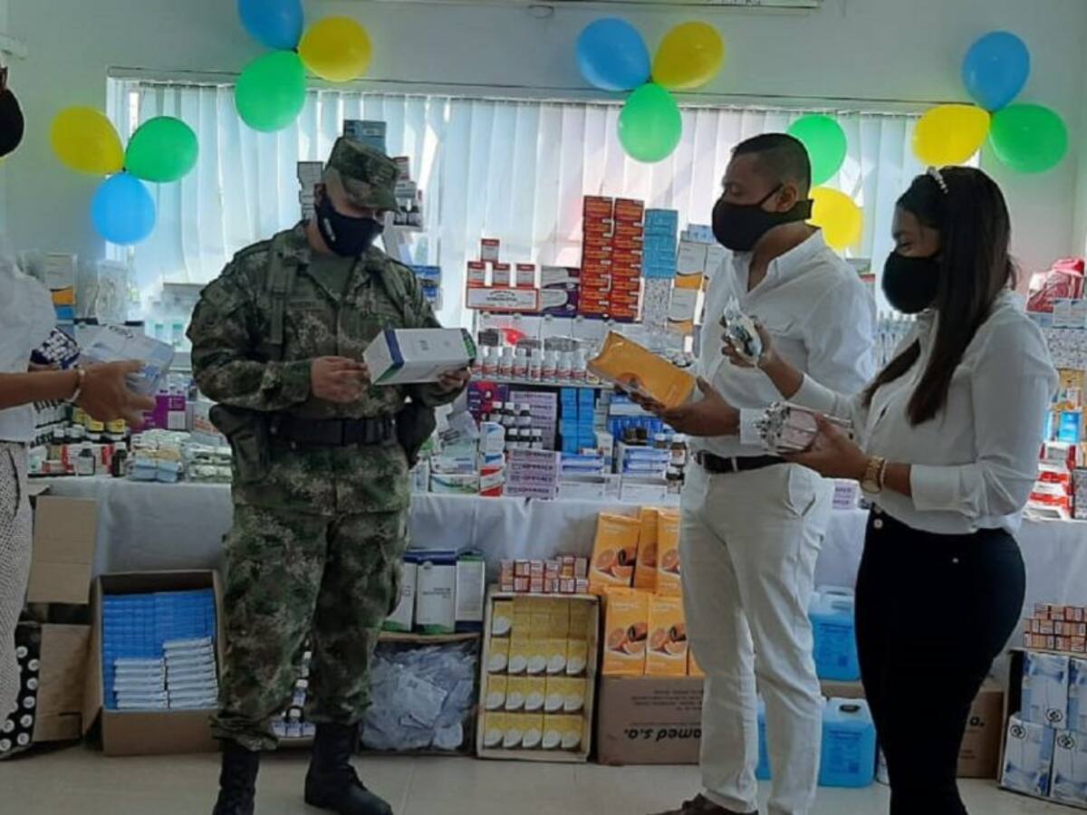 Ejército entrega ayudas e insumos hospitalarios en Arenal, sur de Bolívar