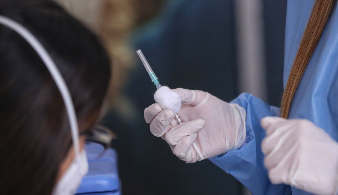 La directora del Dadis, Johana Bueno, informó que estas dos mutaciones han incidido en la propagación del COVID-19, especialmente en jóvenes