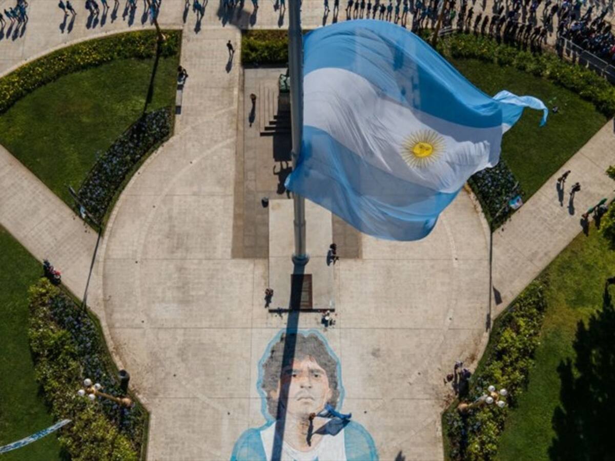 Maradona dentro de la cancha fue un dios, fuera era un mortal como todos: Osvaldo Ardiles