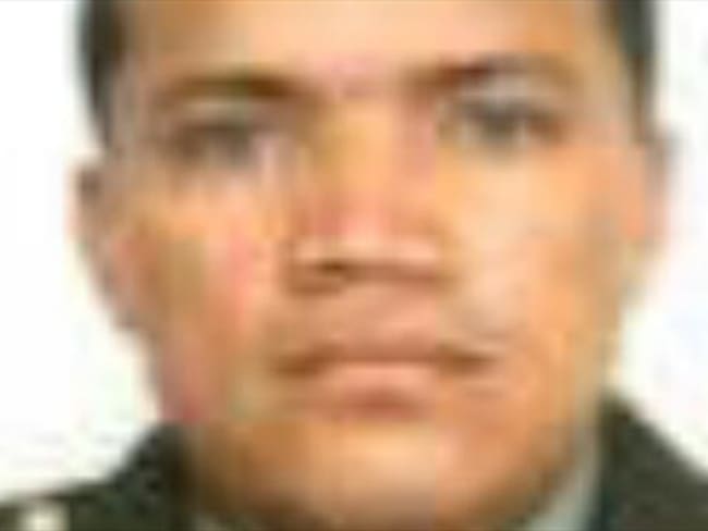 Padres policía muerto en helicóptero piden ayuda en traslado de familiares