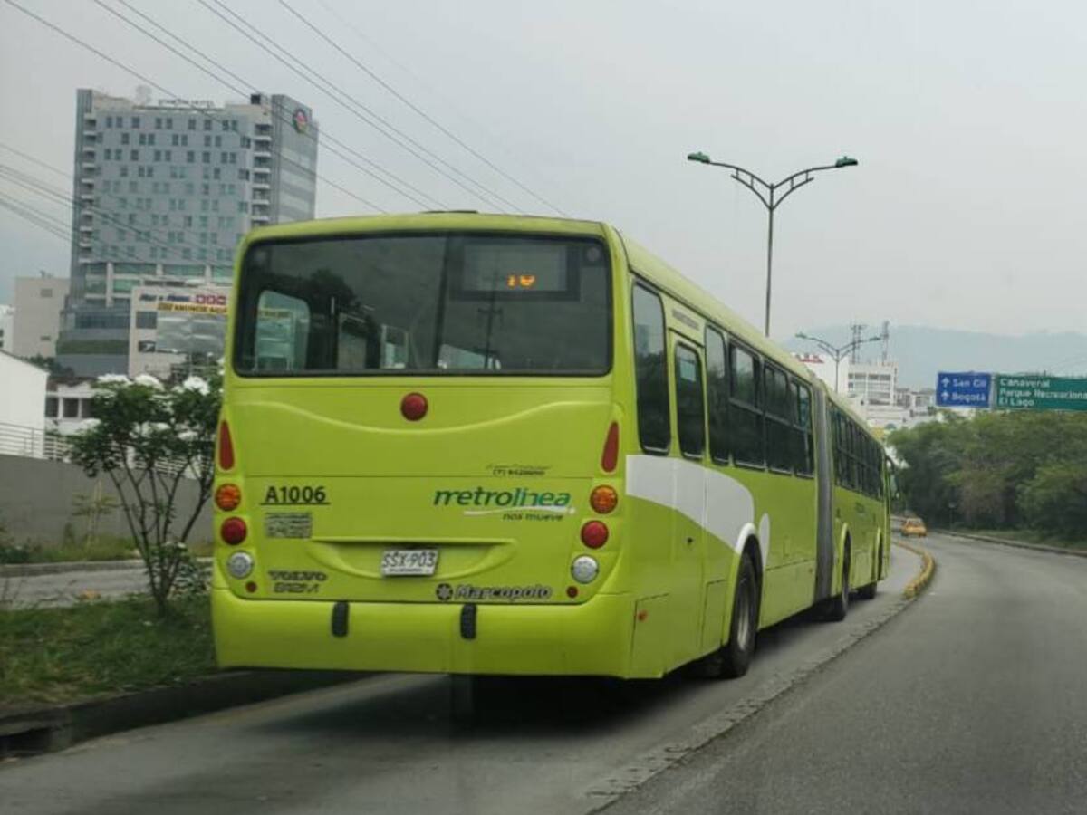 VIDEO: Metrolinea y taxis sí trabajan, pero con ajustes