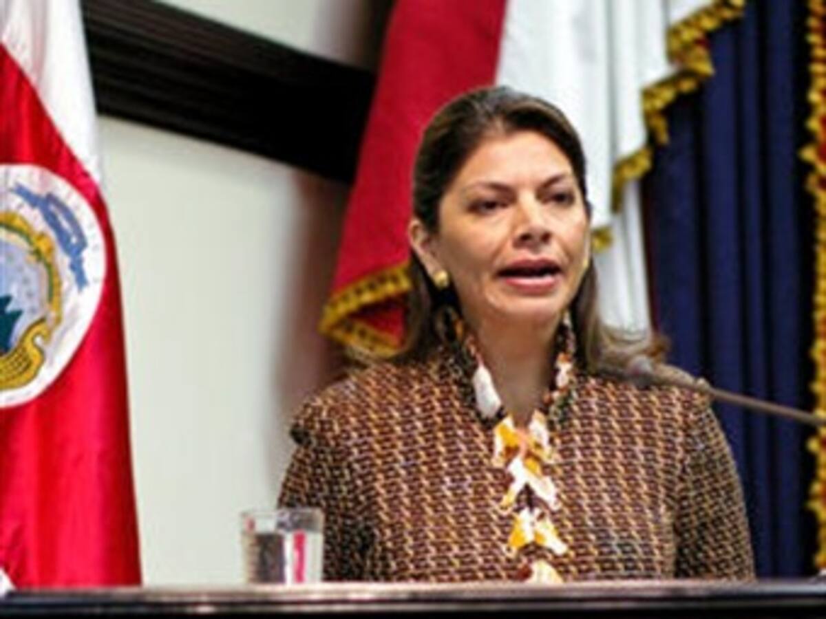 Presidenta Chinchilla acepta renuncia de altos funcionarios por descuido de su seguridad
