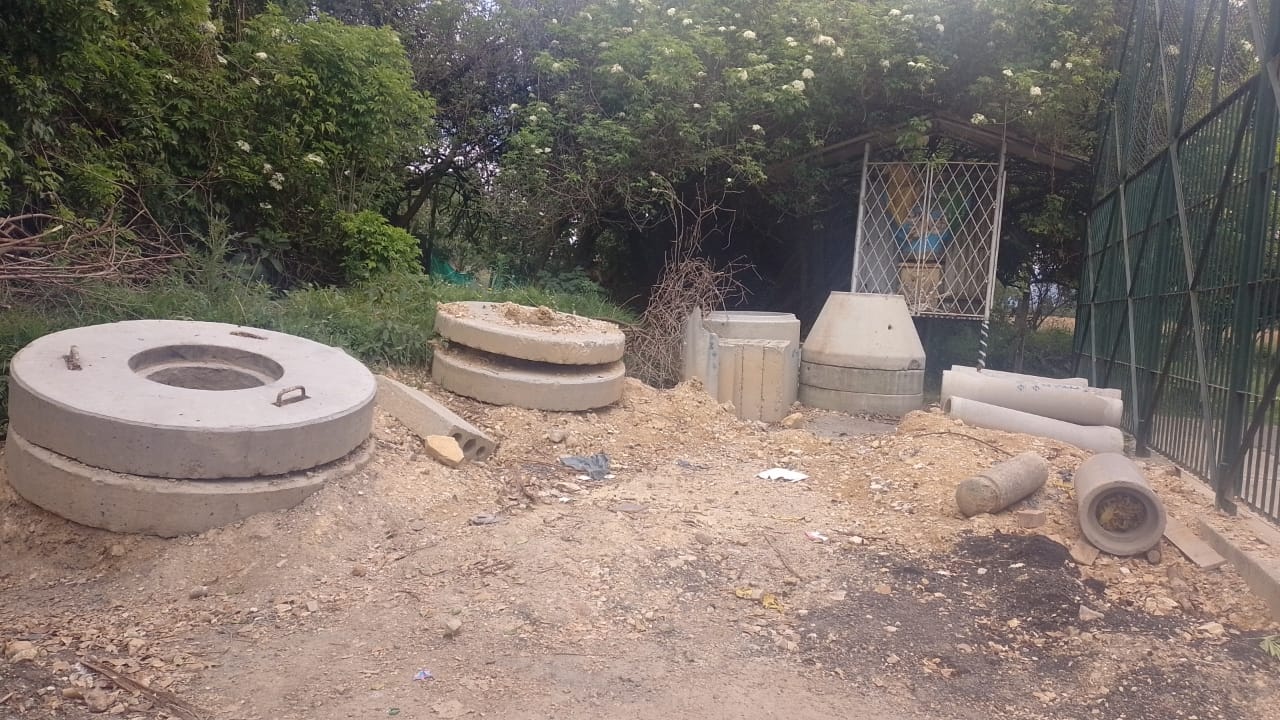 EAAB dejó los materiales en el barrio// Cortesía Carolina Villmarín