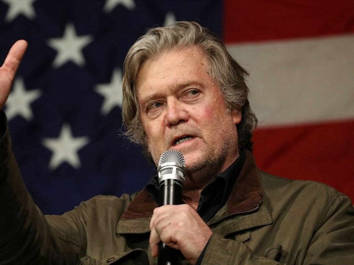 Abogados de Trump envían a Bannon documento para que cese en sus acusaciones