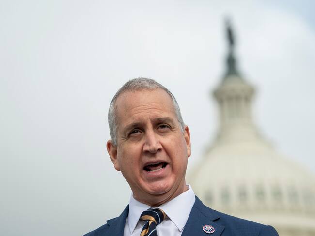 No se puede contribuir a gobiernos que son aliados de los enemigos de EE.UU.: Díaz-Balart