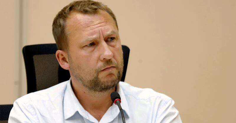 Las investigaciones revelan un posible uso indebido de recursos públicos para pagar la defensa legal del alcalde, en medio de denuncias por inhabilidades y una red de contratos cuestionables.