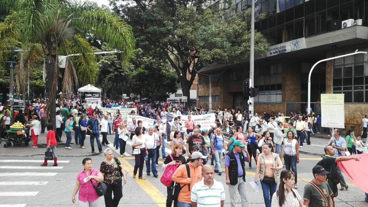 Los temas centrales por los cuales se manifiestan son la salud y los salarios.