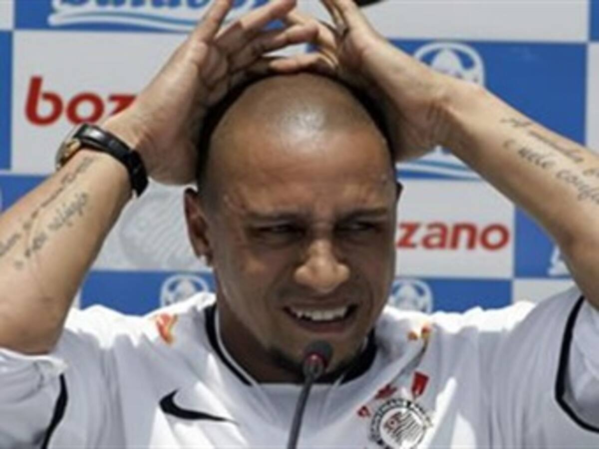 Roberto Carlos dice que los árbitros brasileños han bloqueado su juego