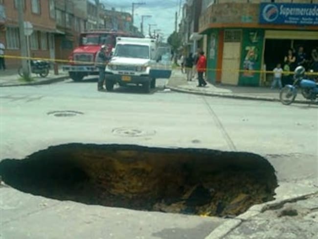 Nuevo hundimiento de una vía en el sector de Kennedy