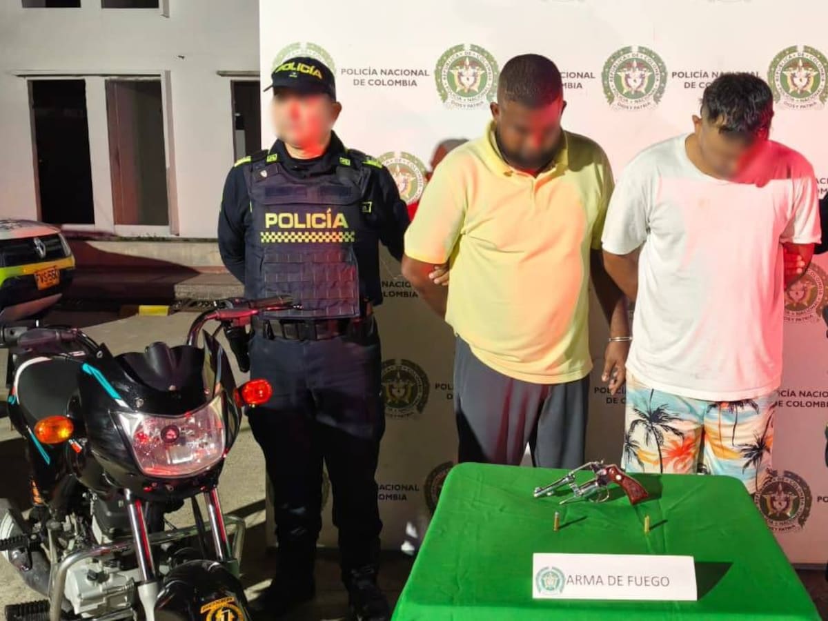 Policía capturó dos sujetos con revólver y municiones en el barrio Nariño