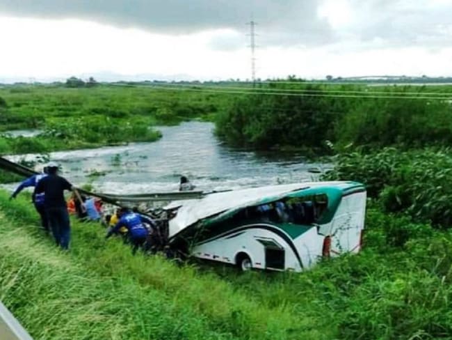La quinta víctima fatal es el conductor del bus intermunicipal involucrado en el siniestro
