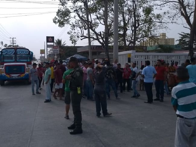 Conductores intermunicipales bloquean Terminal de Transporte de Cartagena