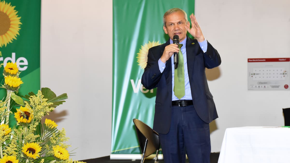 Carlos Ramón González por compra de aviones: no me gusta, debemos transitar a la paz