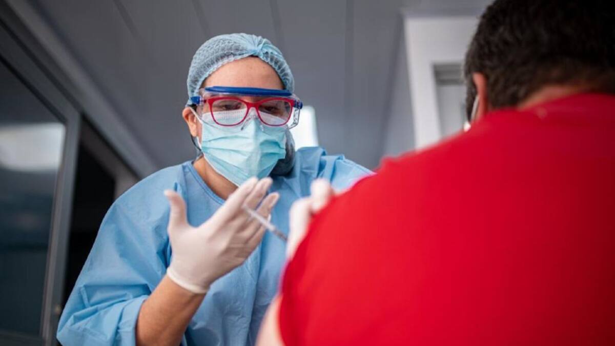 Piden acelerar vacunación COVID-19 puerta a puerta