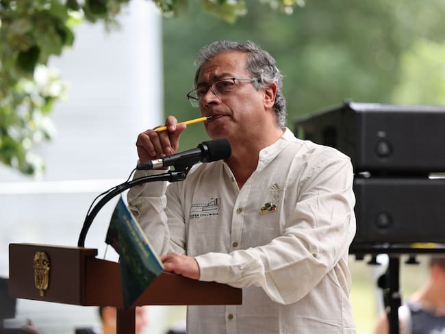 PARÍS, 25/07/2024.- El presidente colombiano, Gustavo Petro, durante la inauguración de la Casa Colombia, ubicada en el Parc de la Villette de la capital francesa, este jueves. EFE/ Miguel Gutiérrez