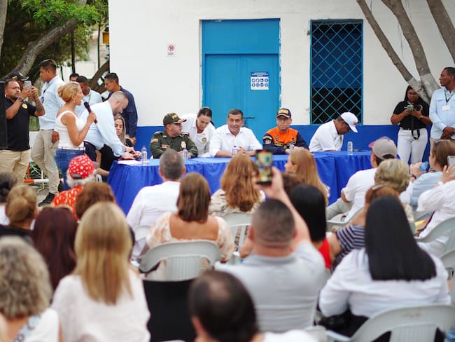 Alcalde Dumek Turbay lideró Consejo de Seguridad Comunitario en barrio El Laguito
