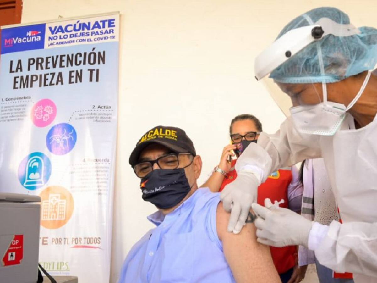 Alcalde de Cartagena recibió tercera dosis contra el COVID-19