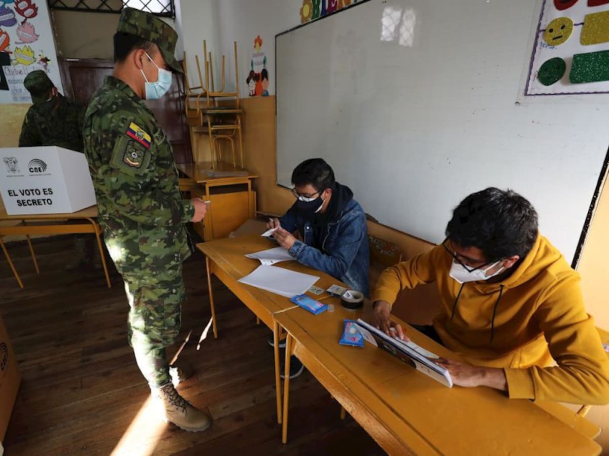 Ecuador vota entre la derecha unida y la izquierda dividida