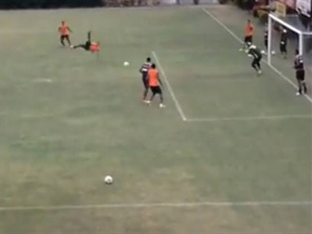 Wílder Medina anotó de chilena en su primera práctica con Barcelona