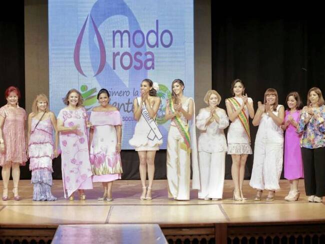 Cartagena se vistió de rosa en favor de las víctimas de cáncer de mama
