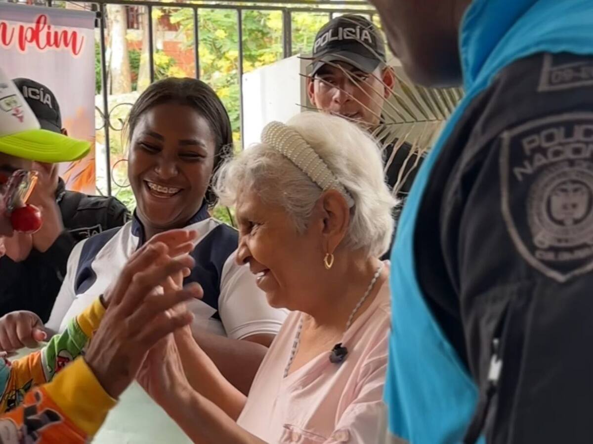 La Policía se conecta con el corazón de los adultos mayores de la fundación ‘Una Mano Amiga’