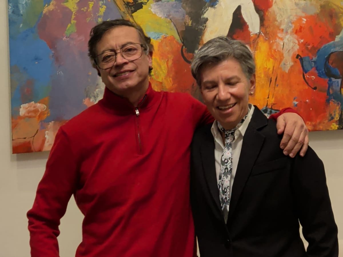 “Demuestra mi coherencia”: Claudia López responde a cuestionamientos por foto con Gustavo Petro