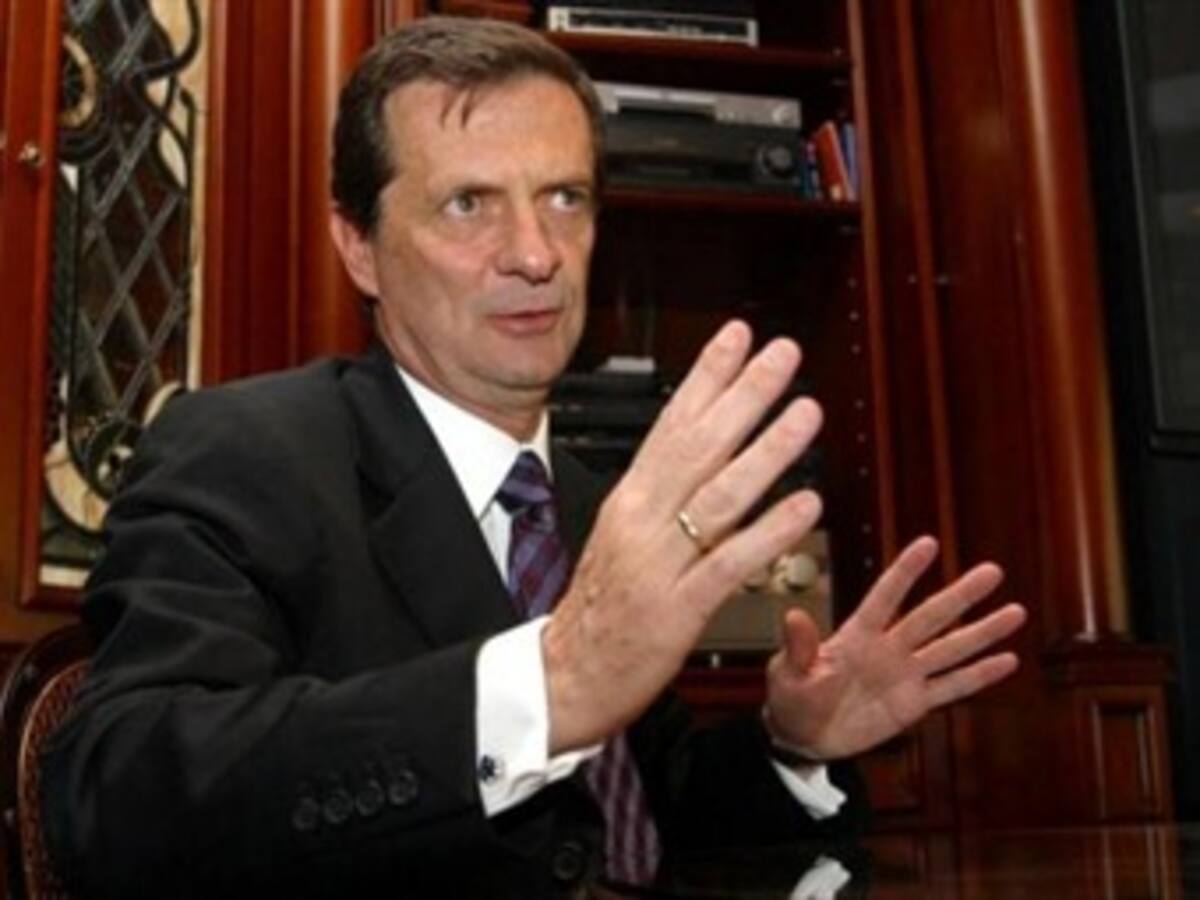 Exministro Fernando Londoño Hoyos fue dado de alta