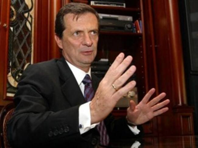 Exministro Fernando Londoño Hoyos fue dado de alta