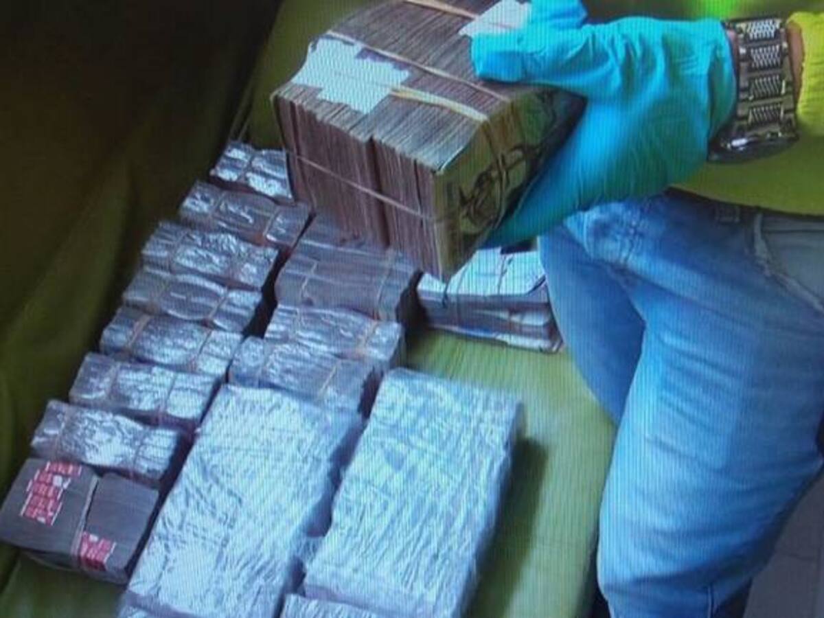 Cuatro policías detenidos por apropiarse de cerca de $5.000 millones