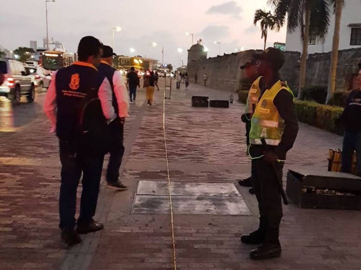 Ordenan trasladar juegos pirotécnicos instalados cerca al cordón amurallado