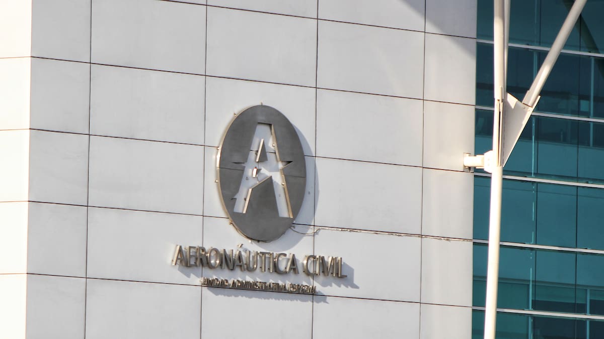 Jose Henry Pinto asume como director de la Aerocivil
