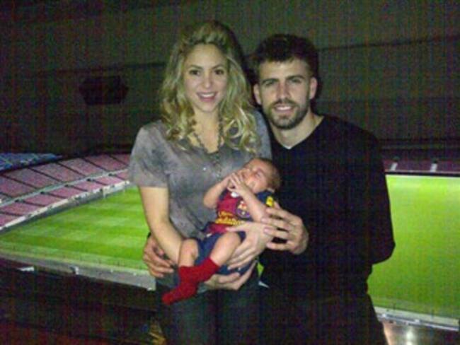 Piqué cuelga la primera "foto de familia" en Twitter