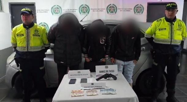 Capturaron a ladrones de restaurante en Bogotá: tenían antecedentes y brazalete del INPEC. Foto: suministrada.