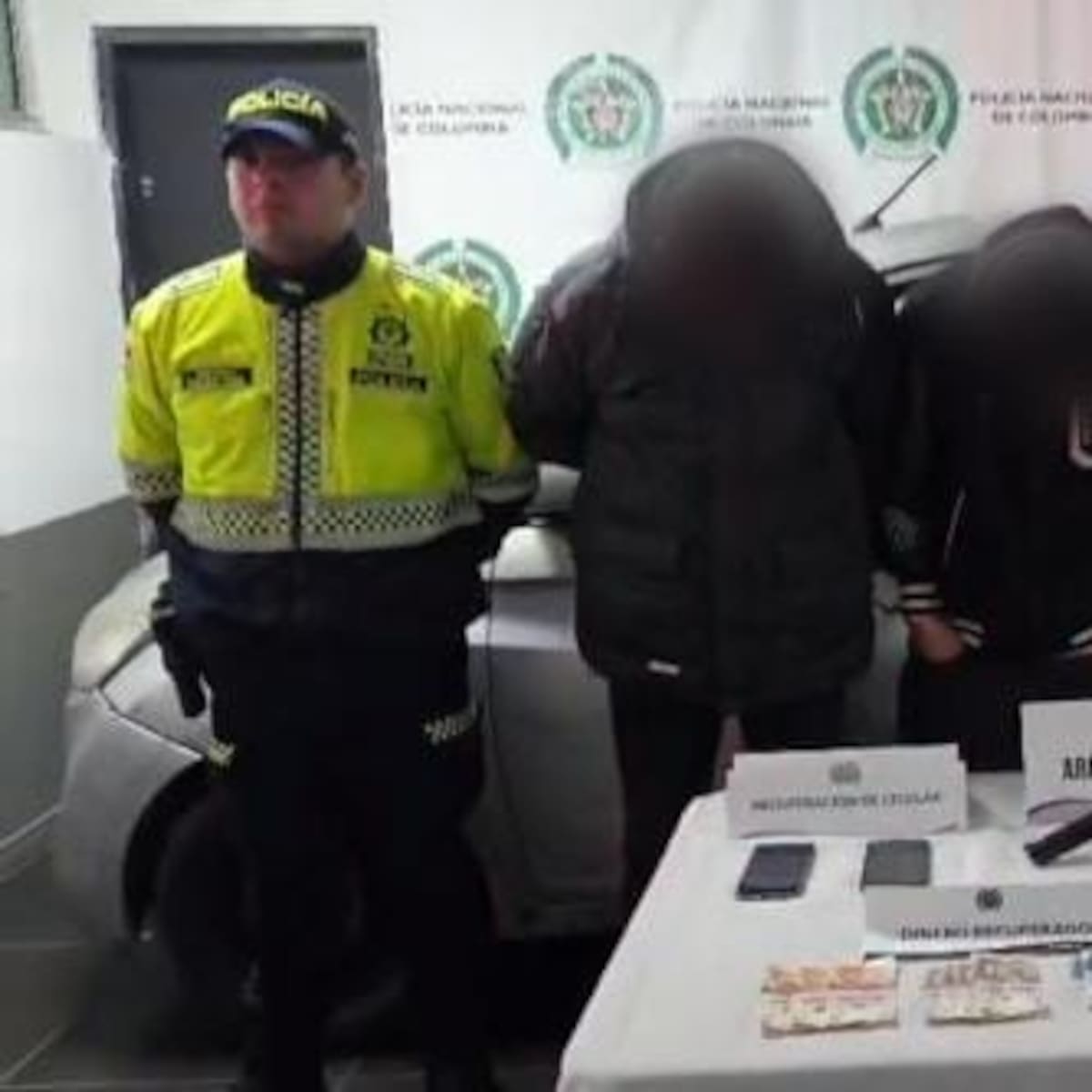 Capturaron a ladrones de restaurante en Bogotá: tenían antecedentes y brazalete del INPEC