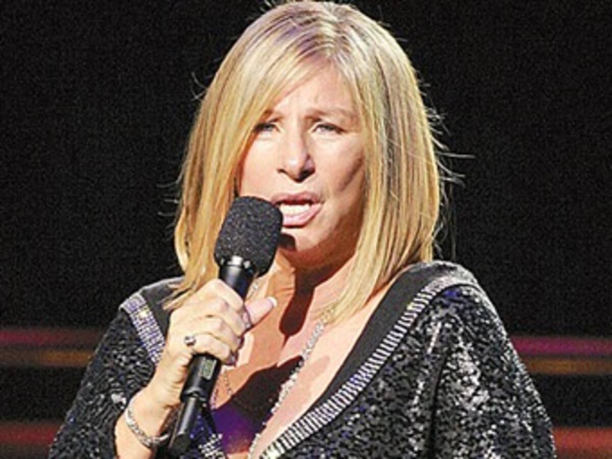 Barbra Streisand recibe el premio de Persona del Año
