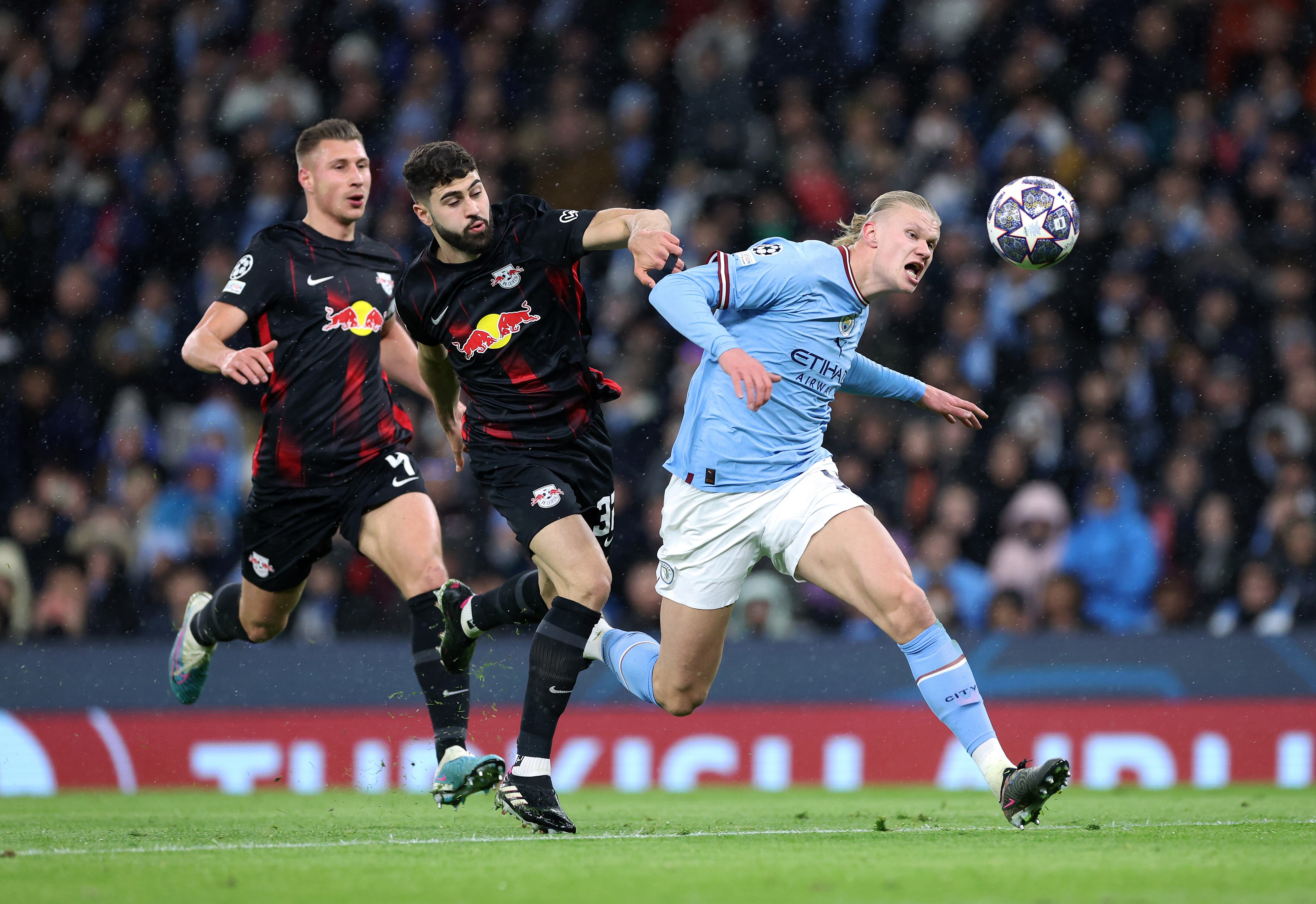 MANCHESTER, ENGLAND - MARCH 14: Erling Haaland of Manchester City holds off a challenge from Josko Gvardiol and Willi Orban of RB Leipzig during the UEFA Champions League round of 16 leg two match between Manchester City and RB Leipzig at Etihad Stadium on March 14, 2023 in Manchester, England. (Photo by Alex Livesey - Danehouse/Getty Images)