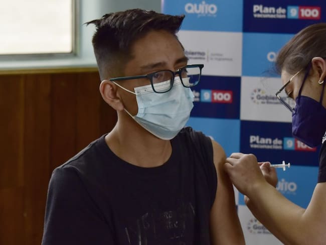 Vacunación de menores en Ecuador