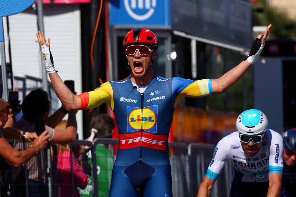 Jonathan Milan festeja en la cuarta etapa del Giro de Italia / Getty Images