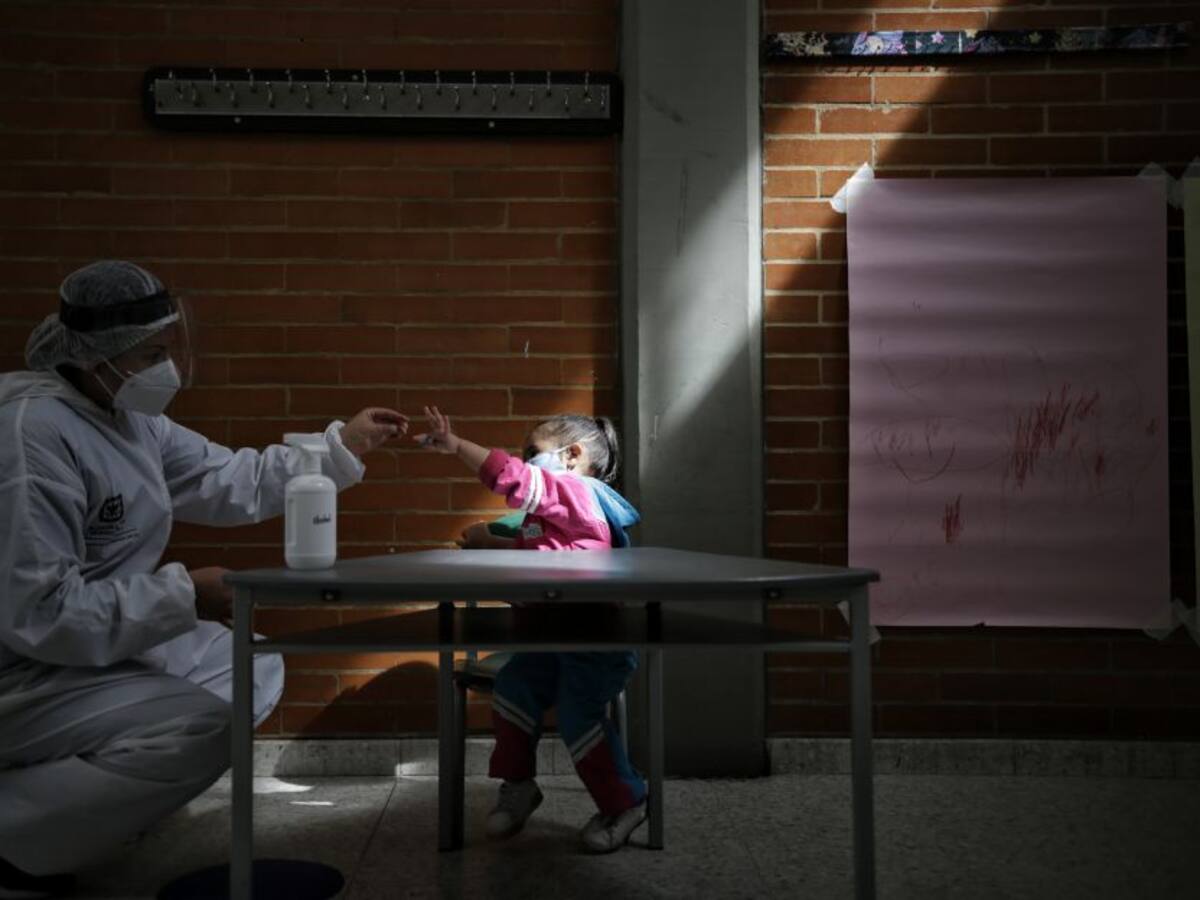 Proponen crear transferencias monetarias a "huérfanos a causa del COVID-19"