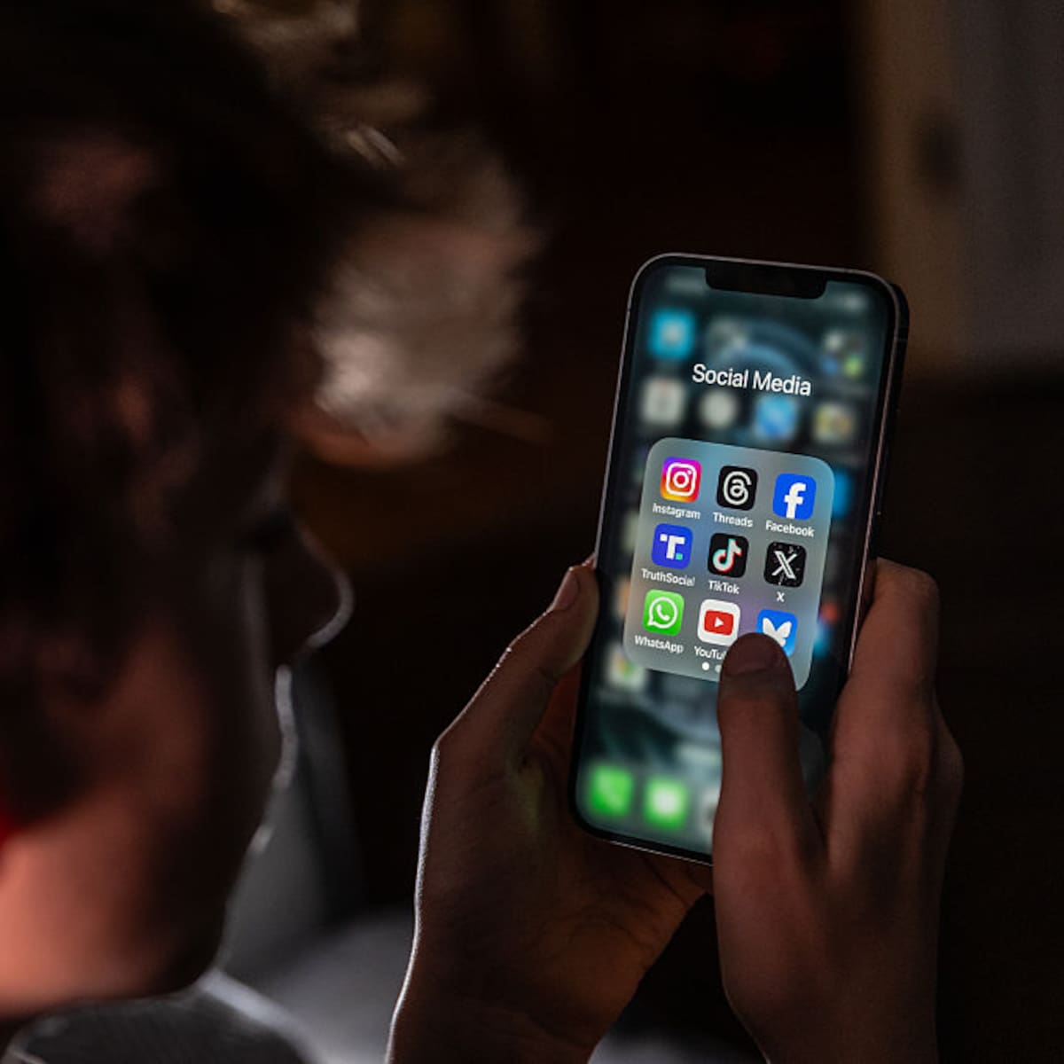 Bogotá prepara resolución para controlar el uso de celulares en colegios públicos