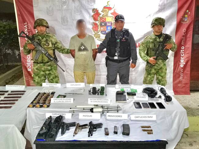 Incautación de material de guerra y captura en el nordeste de Antioquia. Foto: cortesía Ejército.