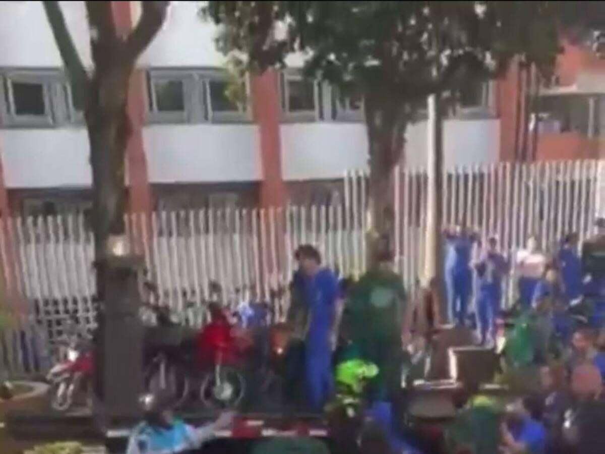Operativo de tránsito terminó en disturbios en Bucaramanga: estudiantes golpearon a agentes