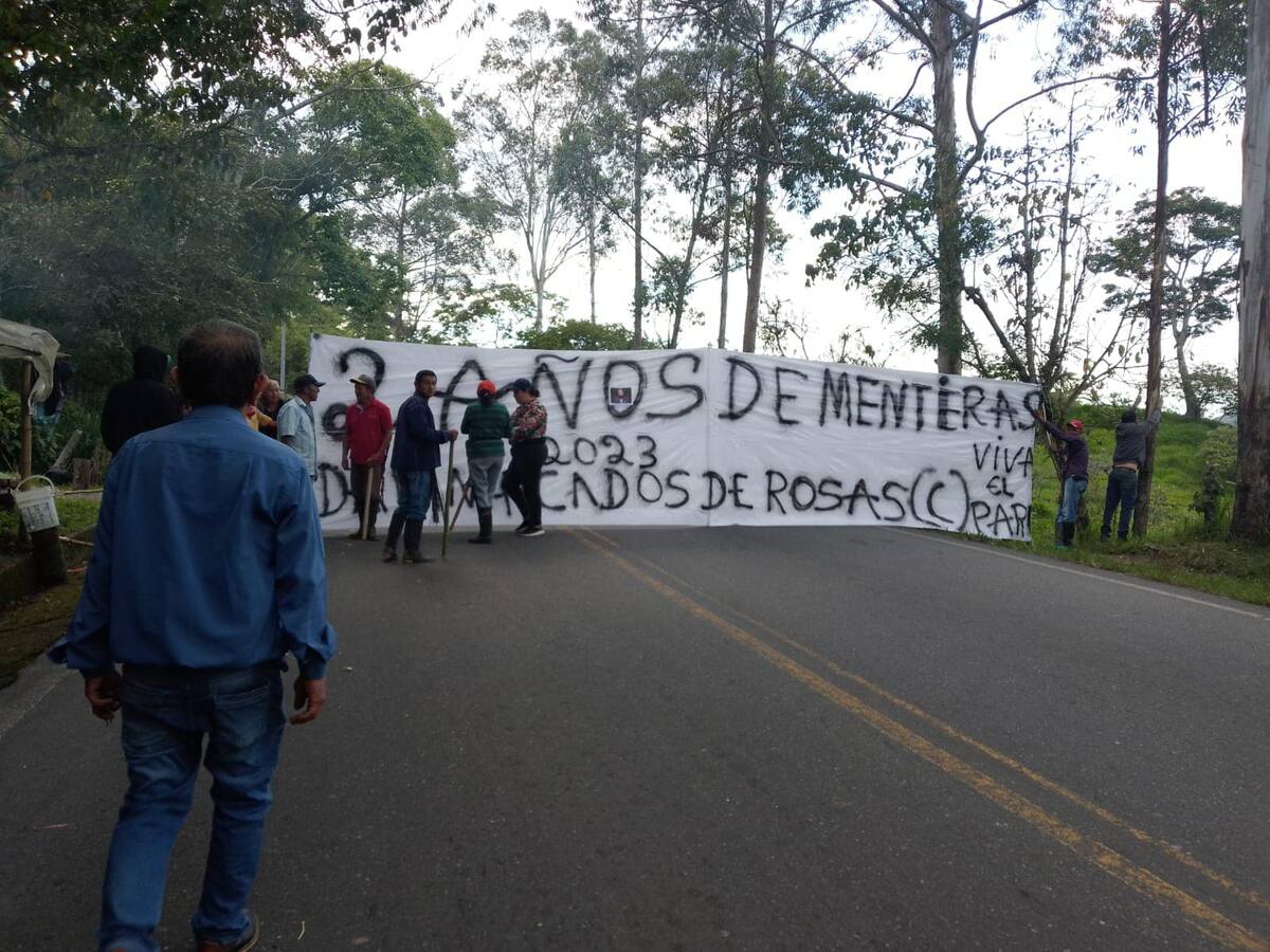 Damnificados de Rosas bloquean la vía Panamericana entre Cauca y Nariño